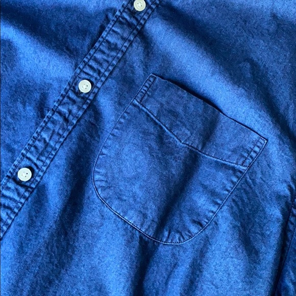 GAP men’s button down denim style shirt - Picture 2 of 3